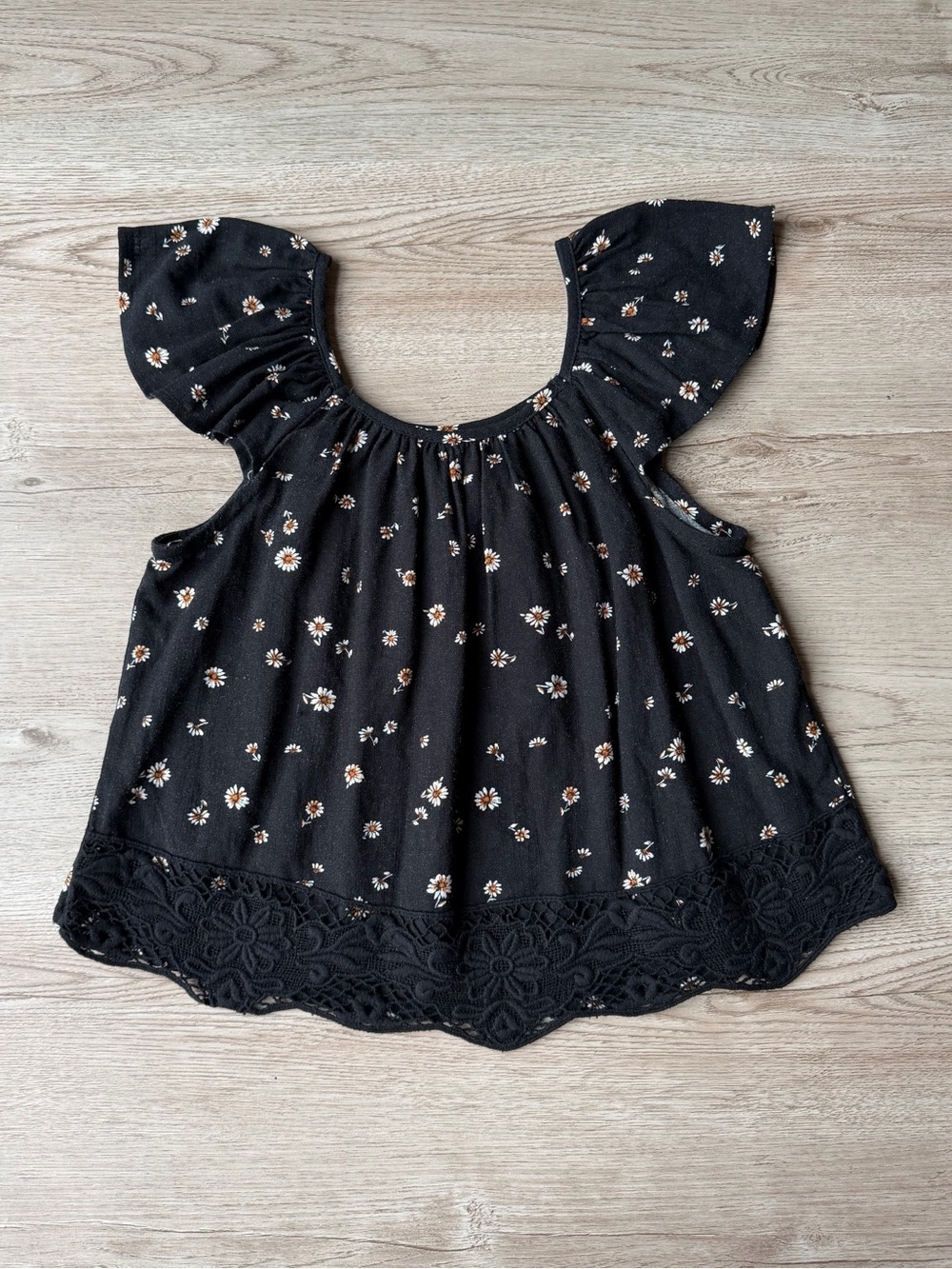 Stitch & Pine Black Daisy Floral Ruffle Sleeve Top w/ Lace Hem Girls Size L NWT